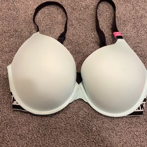 Pink/Victoria’s Secret Bra 34DD, coral color